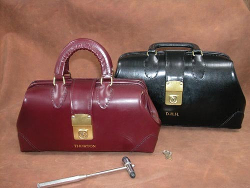 Specialist Boston Bag 16 (Pebble) Black